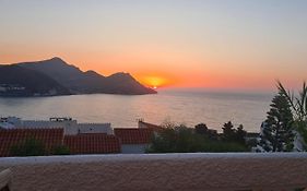 Precioso apartamento con piscina y vistas al mar